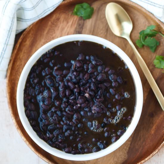 Instant Pot Cuban Black Beans - Recipe photo by MaesMenu