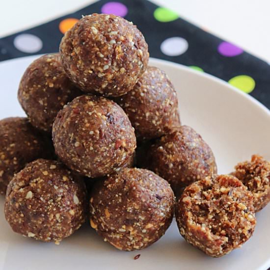 Dates Nuts Ladoo - Recipe photo by sandhiya