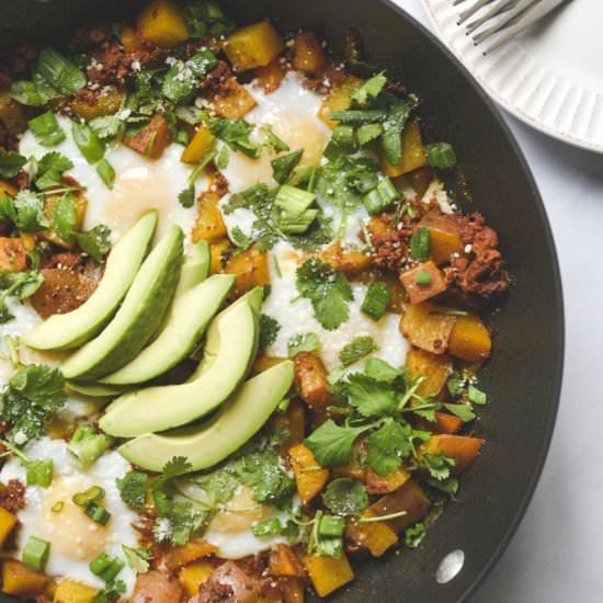 EASY CHORIZO, EGG AND POTATO HASH - Recipe photo by cafesazonyvida