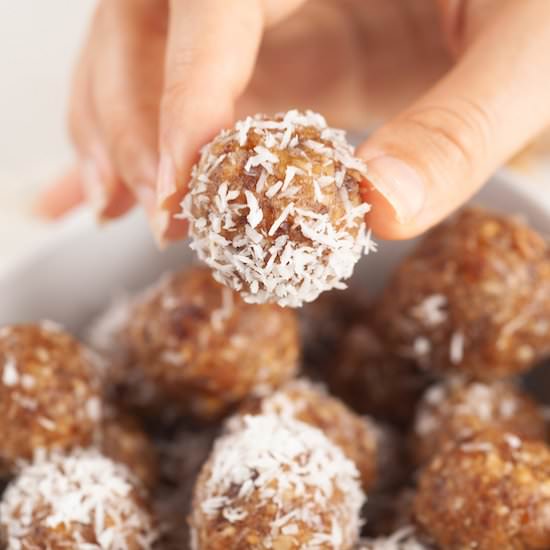 Vegan No-bake Energy Balls - Recipe photo by avocadocentric