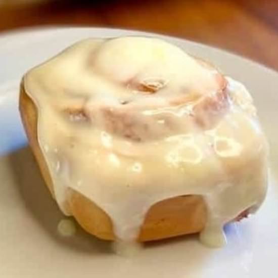 Homemade Cinnamon Rolls - Recipe photo by Maplewoodroad.com