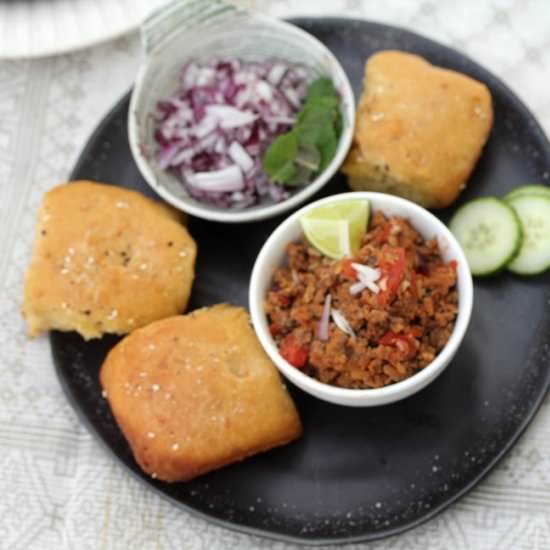 Keema Pau - Recipe photo by Spice Chronicles