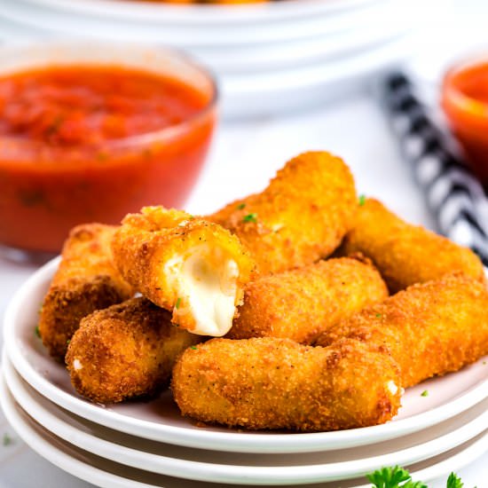 Mozzarella Cheese Sticks - Recipe photo by EasyBudgetRecipes