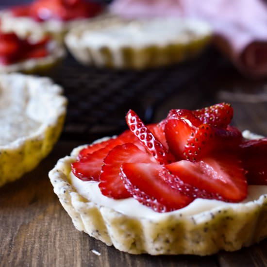 Strawberry Tarts with Vanilla Bean - Recipe photo by avipie