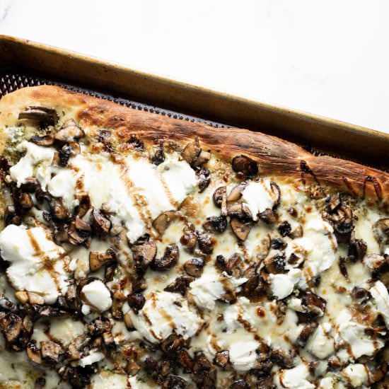 White Pesto Pizza with Mushrooms - Recipe photo by Biteyourcravings
