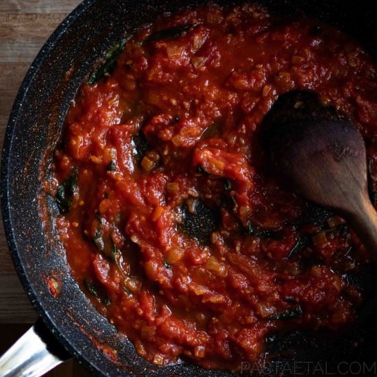 Tomato and Basil Sauce - Recipe photo by pastaetal