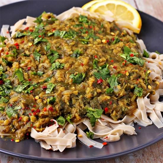 Spinach curry & rice noodles - Recipe photo by veganwithgusto