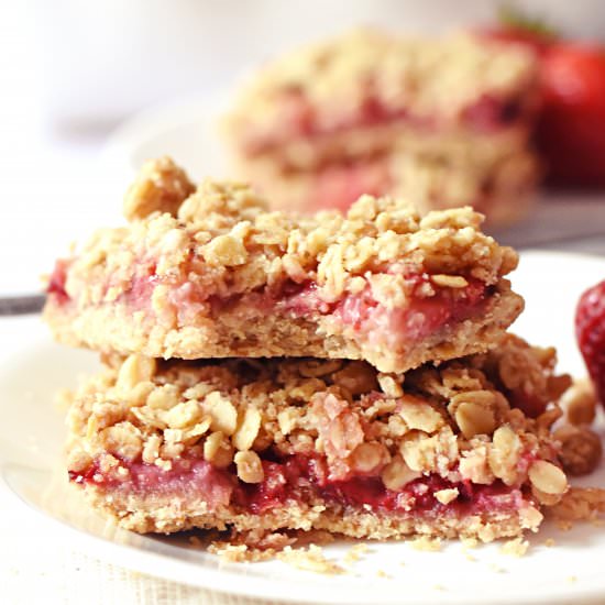Strawberry Vanilla Oat Bars - Recipe photo by Elke living