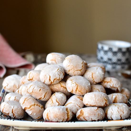 Almond cookies, amaretti-like - Recipe photo by mama ia blog