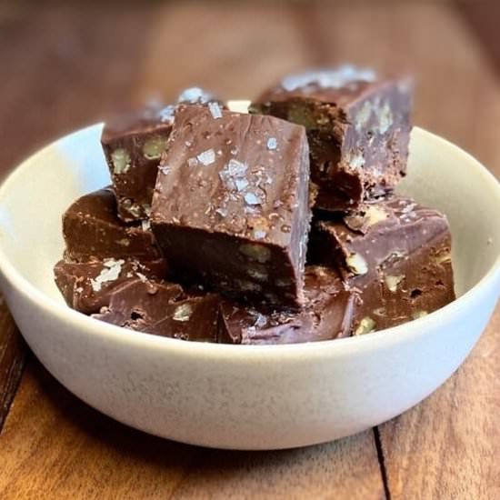 Easy Fudge Recipe - Recipe photo by Maplewoodroad.com
