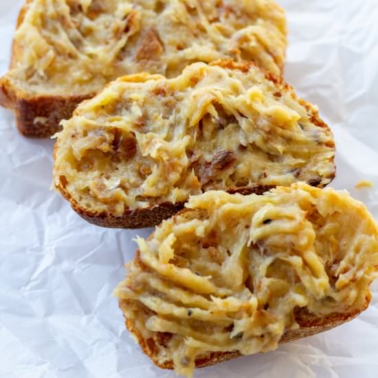How To Make Roasted Garlic – Recipe - Recipe photo by Salty Lemon Sister