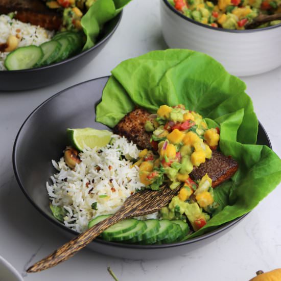 Spicy salmon & mango avocado salsa - Recipe photo by Lime Thyme