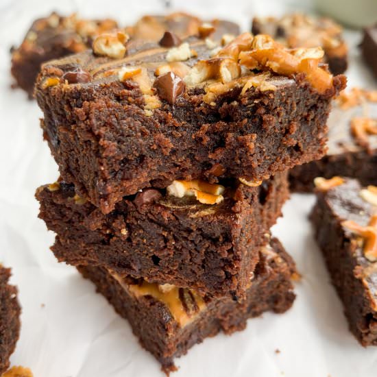 Peanut Butter Pretzel Brownies - Recipe photo by Wellness by Kay