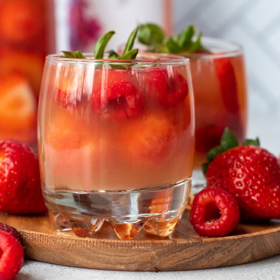 Rose Sangria - Recipe photo by MamaGourmand