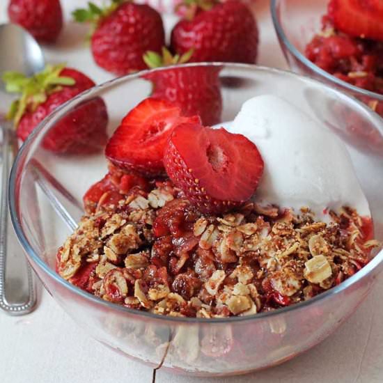 Vegan Strawberry Rhubarb Crisp - Recipe photo by Delightful Adventures