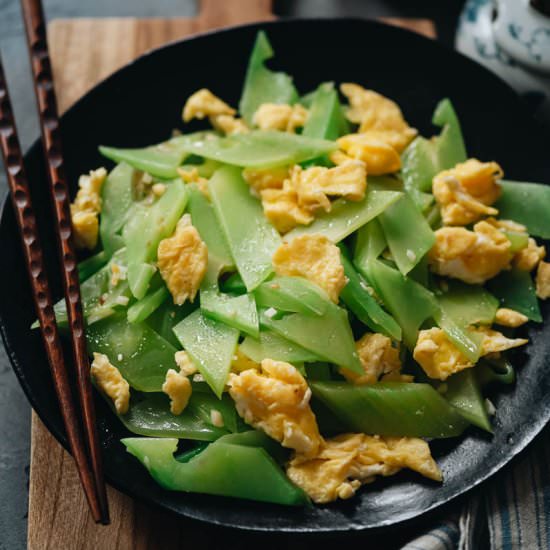Celtuce Stir Fry with Eggs (莴笋炒鸡蛋) - Recipe photo by omnivorescookbook