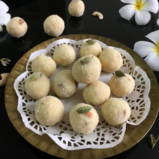 Rava Ladoo (Sweet Semolina Dessert) - Recipe photo by CurryandVanilla