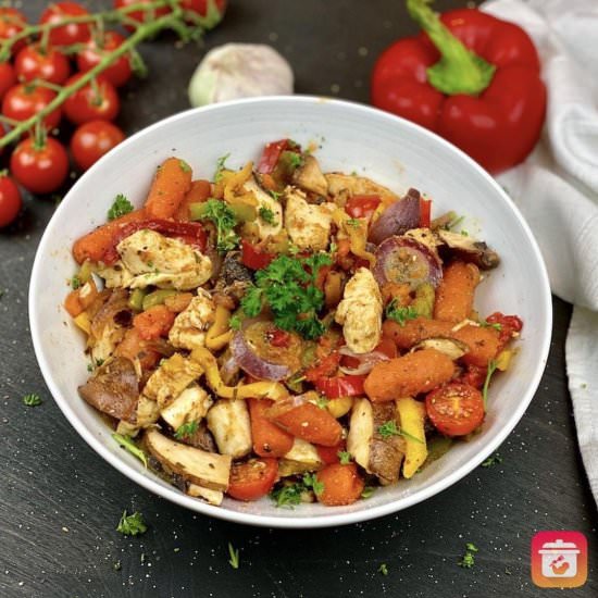 Light vegetable pan with chicken - Recipe photo by Fittastetic - Fitness Recipes