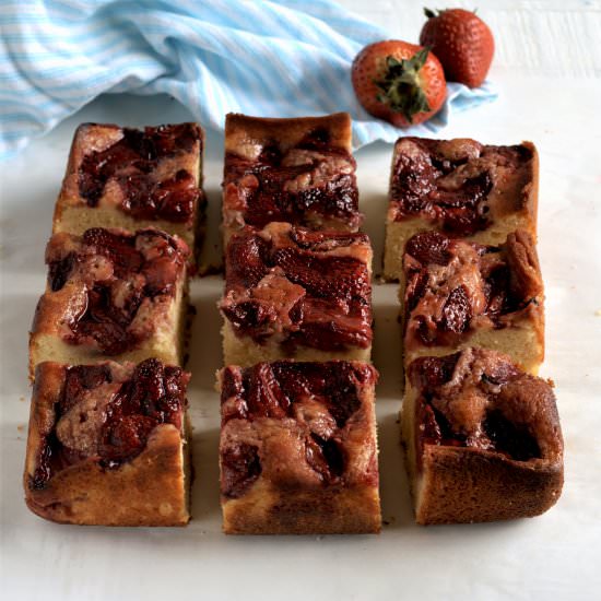 roasted strawberry sour cream cake - Recipe photo by davebakes