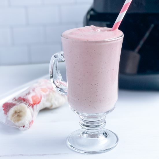 Strawberry Banana Green Smoothie - Recipe photo by The Healthy Toast