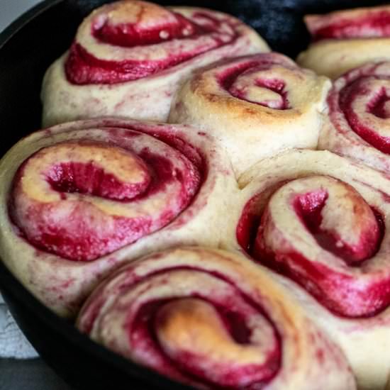 raspberry rolls with lemon icing - Recipe photo by Aredspatula