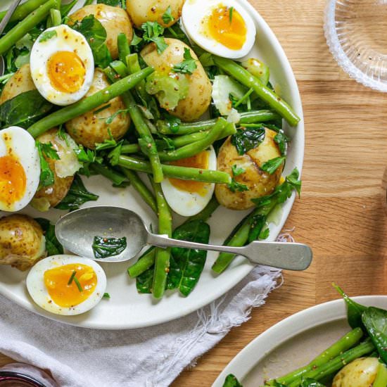 Herby mustard spring salad - Recipe photo by Shecanteatwhat