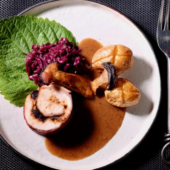 Trio of garlic wrapped in chicken - Recipe photo by delectabilia