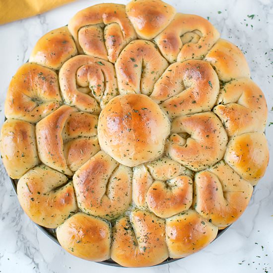 One Hour Pull-Apart Garlic Rolls - Recipe photo by ruchiskitchen