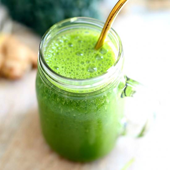 Chlorella Detox Smoothie - Recipe photo by Delightful Mom Food