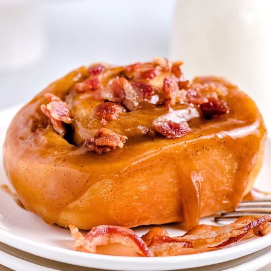 Sticky Buns with Bacon and Caramel - Recipe photo by FoodFolksandFun
