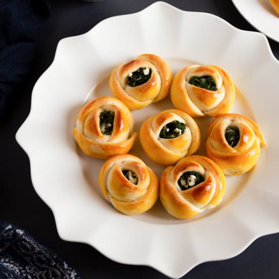 Spinach & Feta Bread Rolls - Recipe photo by celebratingflavors
