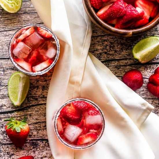 Strawberry Gin Smash - Recipe photo by Sweet Tea and Thyme