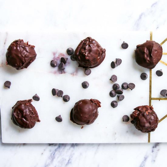 Peanut Butter Cup Energy Balls - Recipe photo by naturallylara