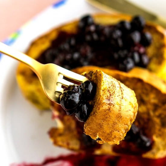French Toast with Blueberry Sauce - Recipe photo by EasyBudgetRecipes