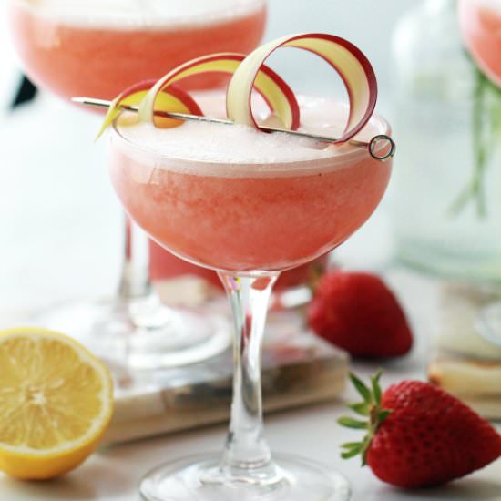 Strawberry Rhubarb Gin Fizz - Recipe photo by peanutbutterandfitness