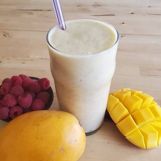 Cardamom Mango Smoothie - Recipe photo by ChickpeasAndSpice