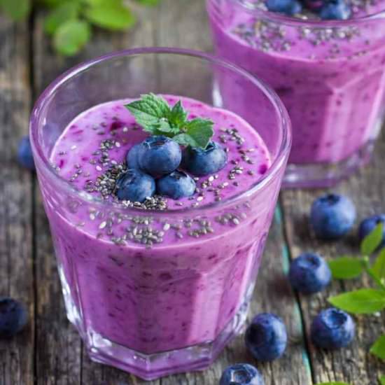 Blueberry Smoothie Recipe - Recipe photo by Everything Pretty