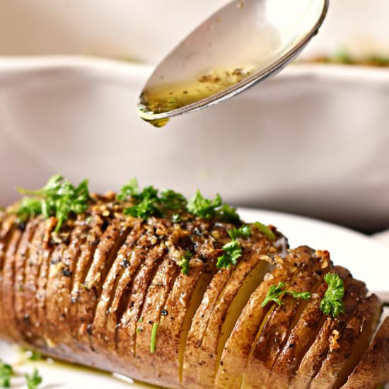 Garlic Hasselback Potatoes - Recipe photo by Elke living