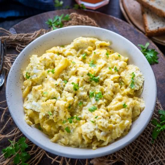 Perfect Scrambled Eggs - Recipe photo by Whiskaffair