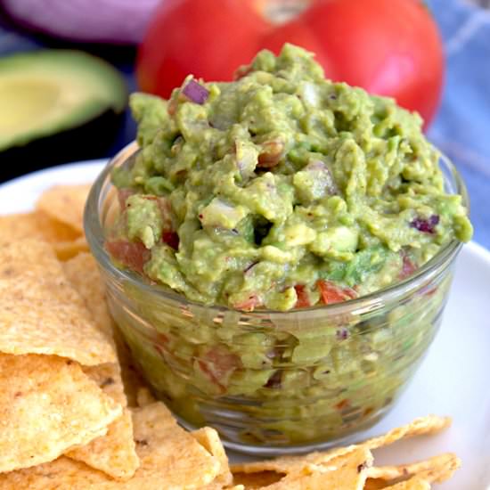 No Brown Guacamole - Recipe photo by laughingspatula.com