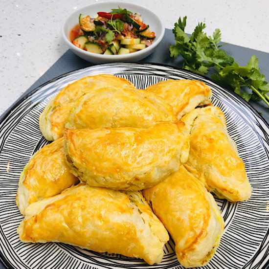Thai Chicken Curry Puff - Recipe photo by siripenskitchen