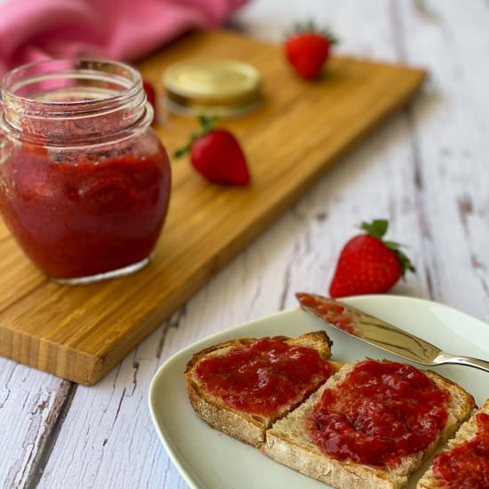 Strawberry Rhubarb Jam (low-sugar) - Recipe photo by Italian Kitchen Confessions