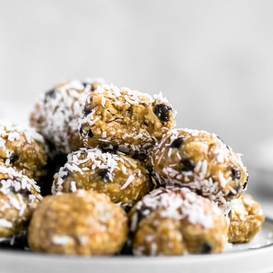 No-Bake Vegan Tahini Energy Balls - Recipe photo by trufflesandtrends