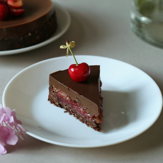 Vegan Dark Chocolate Cherry Tart - Recipe photo by Culinary postcards