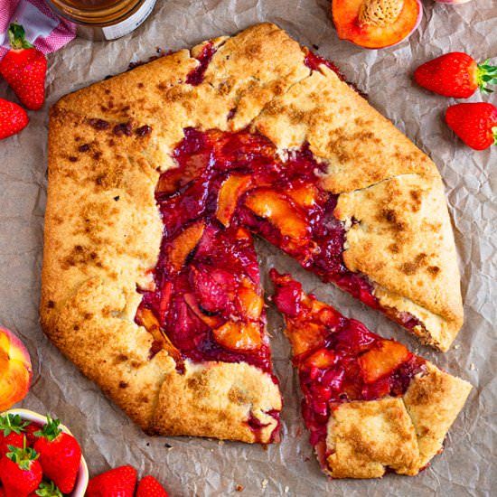 Strawberry Peach Galette - Recipe photo by anniesnomsblog