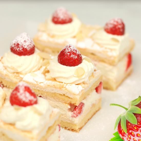 Cake With Fresh Strawberries - Recipe photo by Fuzz and Buzz