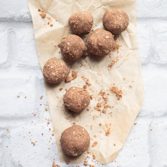 10- minute Peanut Butter Protein Balls - Recipe photo by Fatrainbow