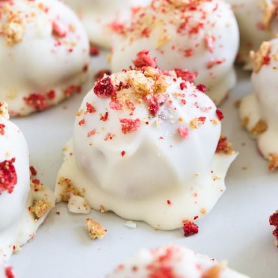 No bake strawberry shortcake bites - Recipe photo by Mealswithmaggie