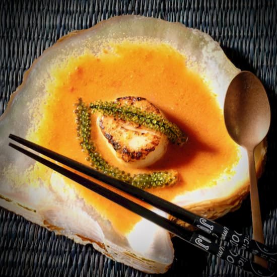Seared scallop with gazpacho - Recipe photo by delectabilia