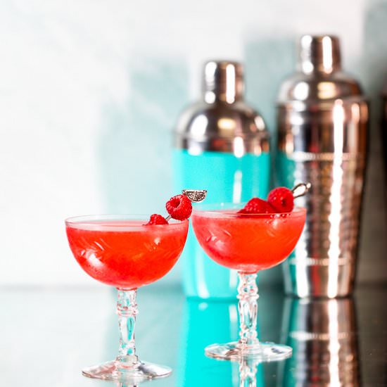 Raspberry Gimlet - Recipe photo by sidewalkshoes